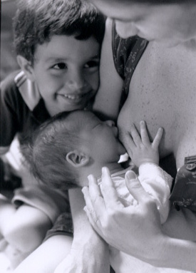 赤ちゃんと母乳-babycom-